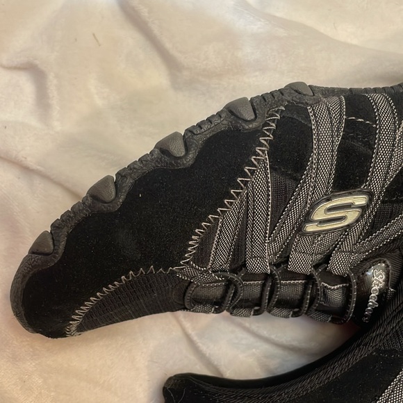 Skechers Women's Black Shoes. Excellent Condition- Worn 3 times. Size 8.5. - Picture 4 of 12